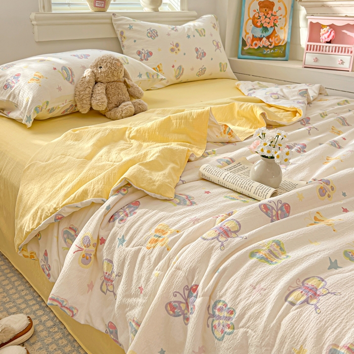 91家纺网 家纺一手货源 找家纺 花伞家居 2026新款皱皱双层纱夏被夏凉被空调被四件套 夏被-童年蝴蝶