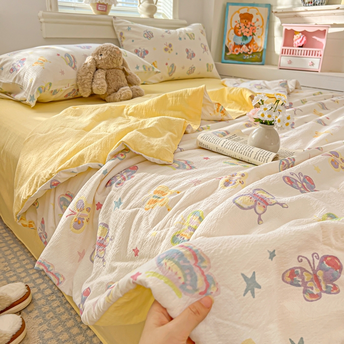 91家纺网 家纺一手货源 找家纺 花伞家居 2026新款皱皱双层纱夏被夏凉被空调被四件套 夏被-童年蝴蝶