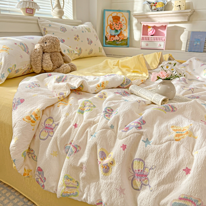 91家纺网 家纺一手货源 找家纺 花伞家居 2026新款皱皱双层纱夏被夏凉被空调被四件套 夏被-童年蝴蝶