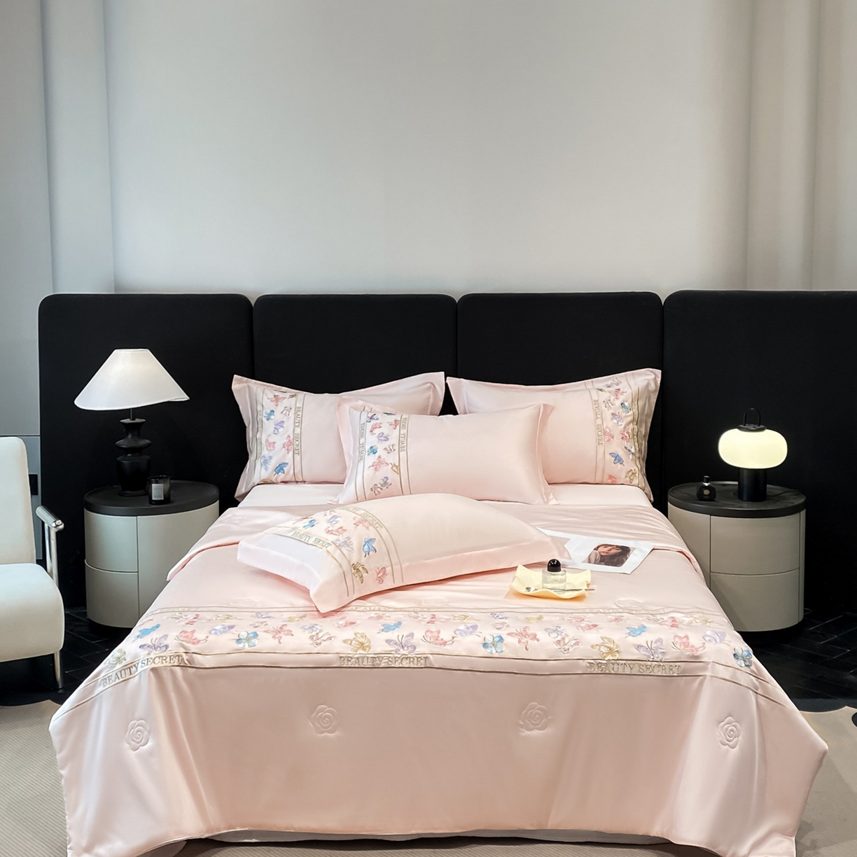 91家纺网 家纺一手货源 找家纺 新方向 2026新款刺绣A类20%蚕丝天丝棉夏被四件套-芙蝶 芙蝶-山茶粉