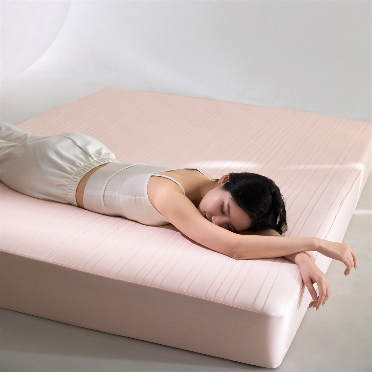 91家纺网 家纺一手货源 找家纺 头等舱 2026新款锦氨A类深睡无胶透气自然凉感床笠软凉席 软凉席-淡粉玉