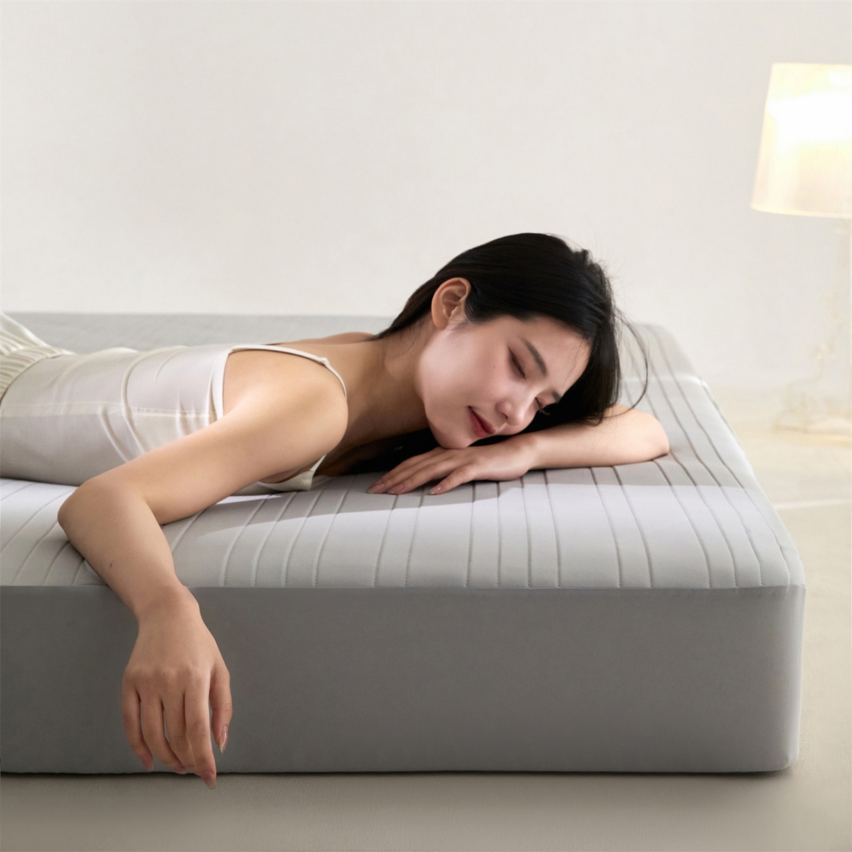 91家纺网 家纺一手货源 找家纺 头等舱 2026新款锦氨A类深睡无胶透气自然凉感床笠软凉席 软凉席-浅灰