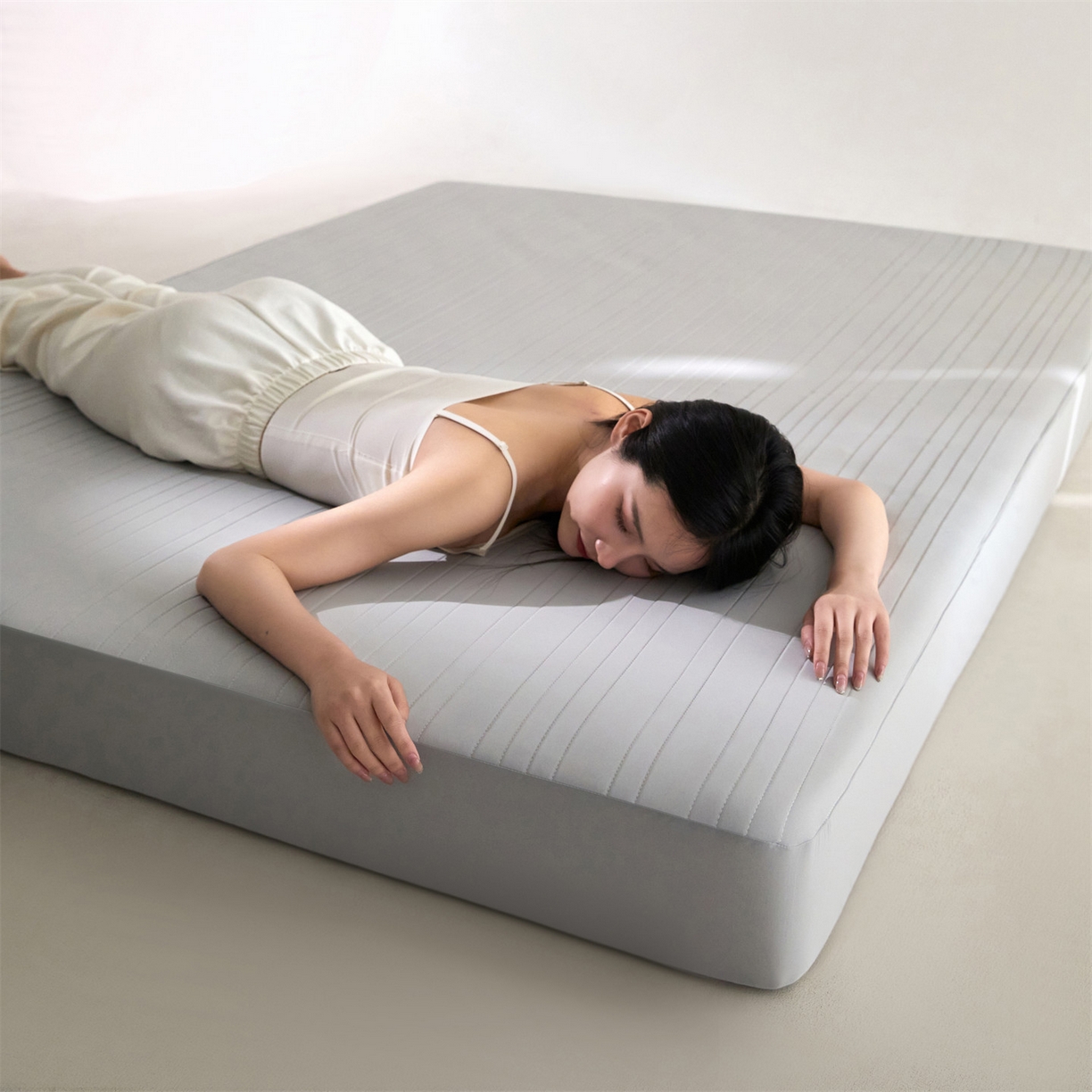 91家纺网 家纺一手货源 找家纺 头等舱 2026新款锦氨A类深睡无胶透气自然凉感床笠软凉席 软凉席-浅灰