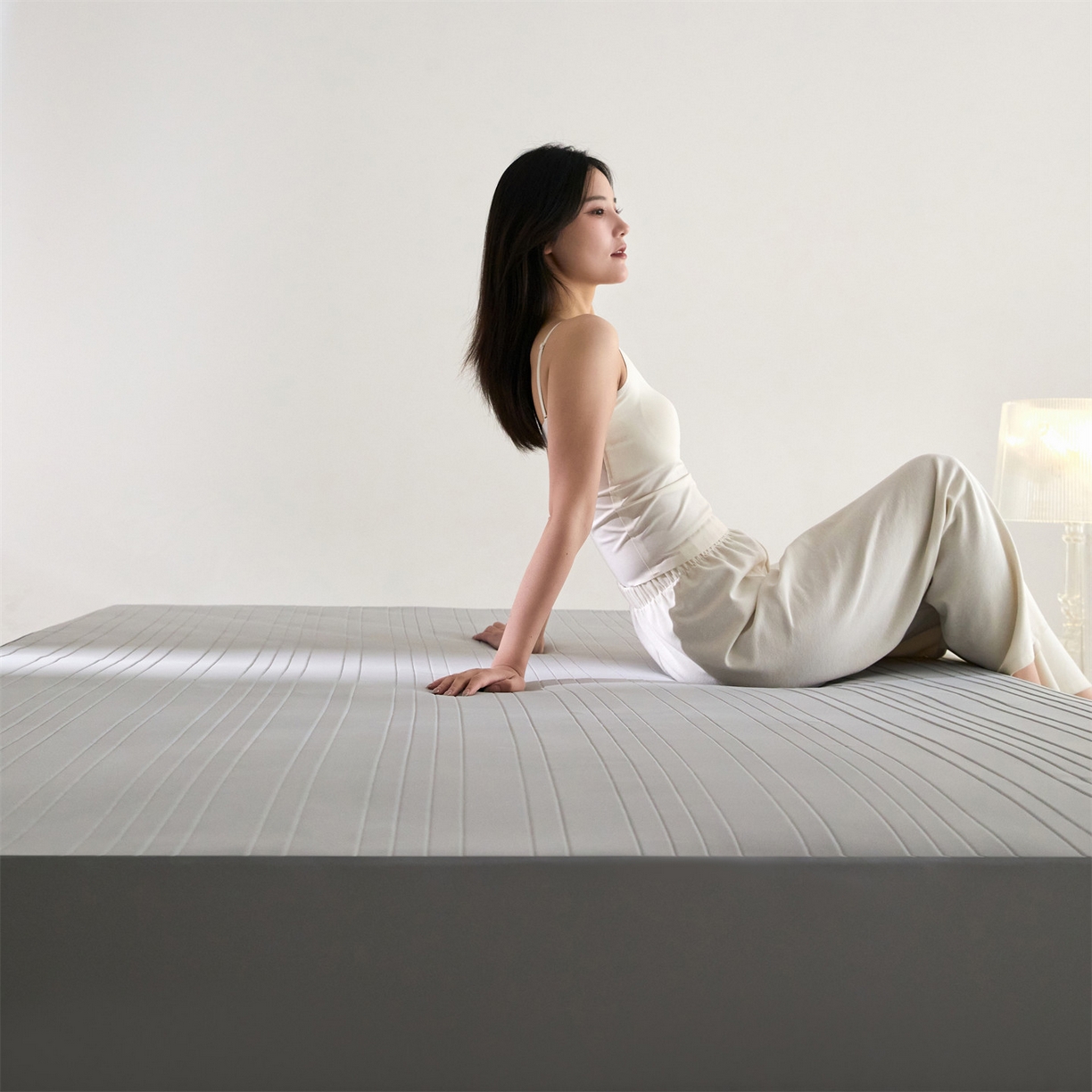 91家纺网 家纺一手货源 找家纺 头等舱 2026新款锦氨A类深睡无胶透气自然凉感床笠软凉席 软凉席-浅灰