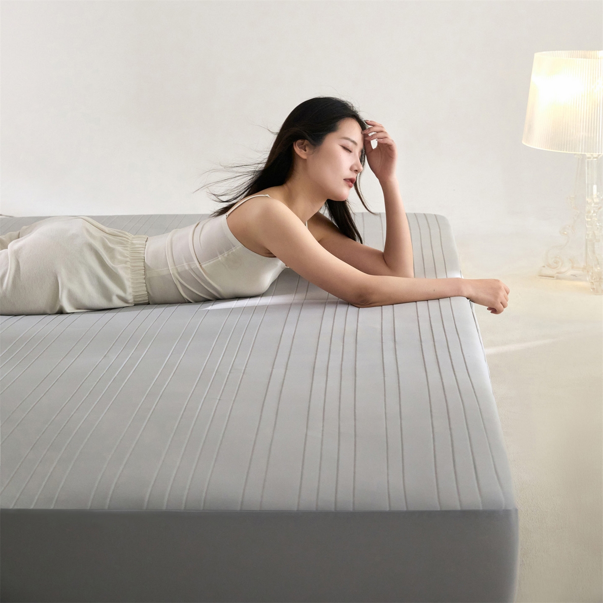 91家纺网 家纺一手货源 找家纺 头等舱 2026新款锦氨A类深睡无胶透气自然凉感床笠软凉席 软凉席-浅灰