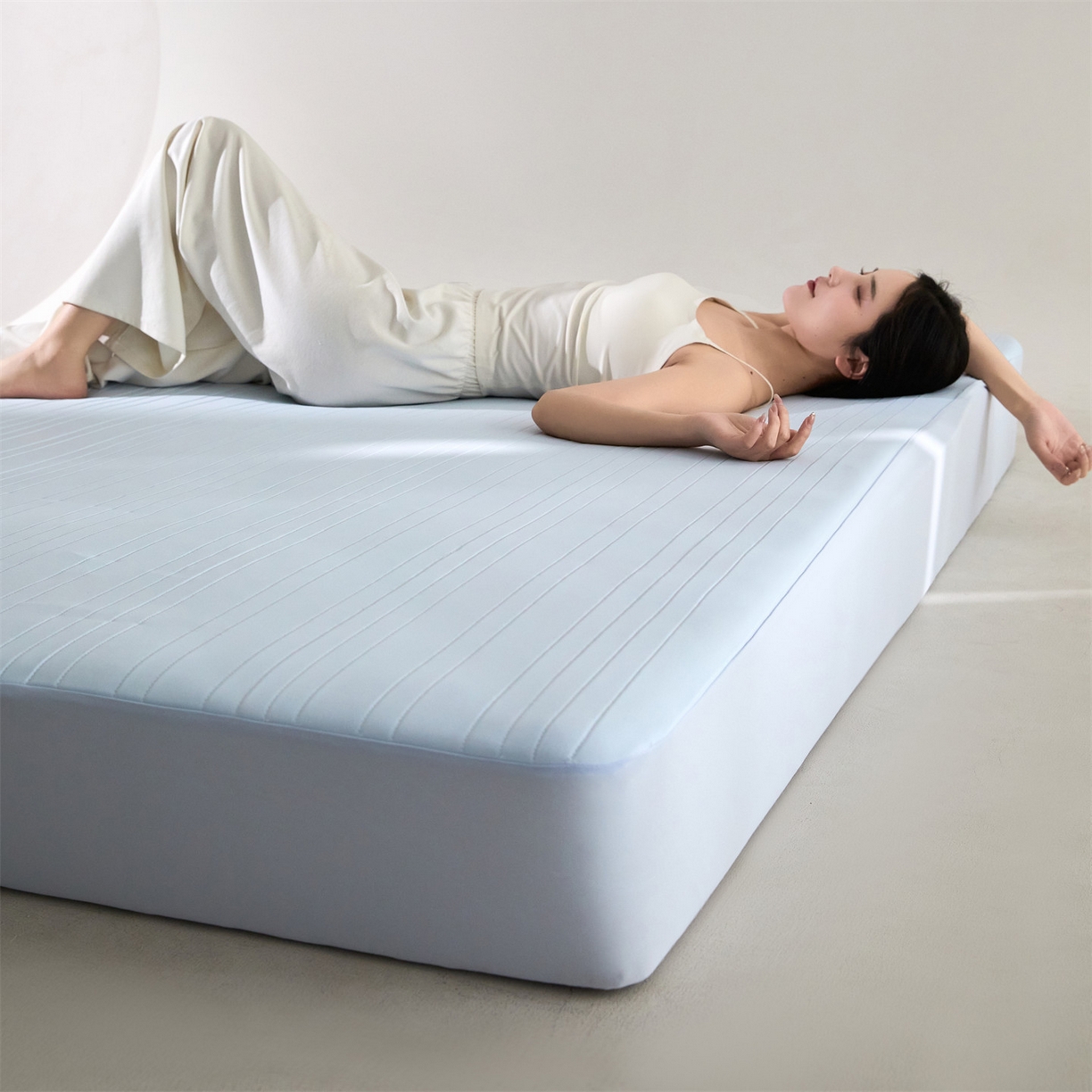 91家纺网 家纺一手货源 找家纺 头等舱 2026新款锦氨A类深睡无胶透气自然凉感床笠软凉席 软凉席-浅灰蓝