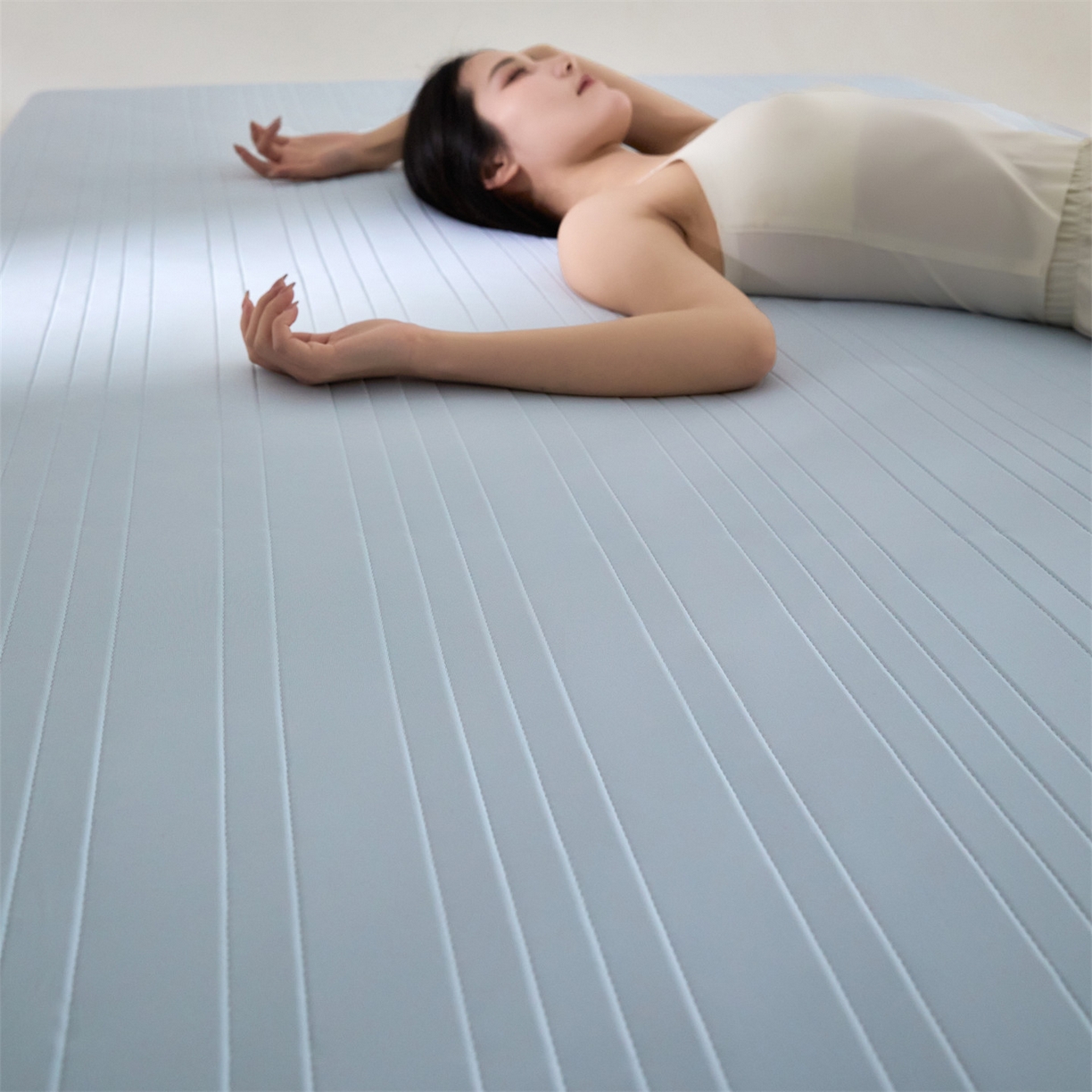 91家纺网 家纺一手货源 找家纺 头等舱 2026新款锦氨A类深睡无胶透气自然凉感床笠软凉席 软凉席-浅灰蓝