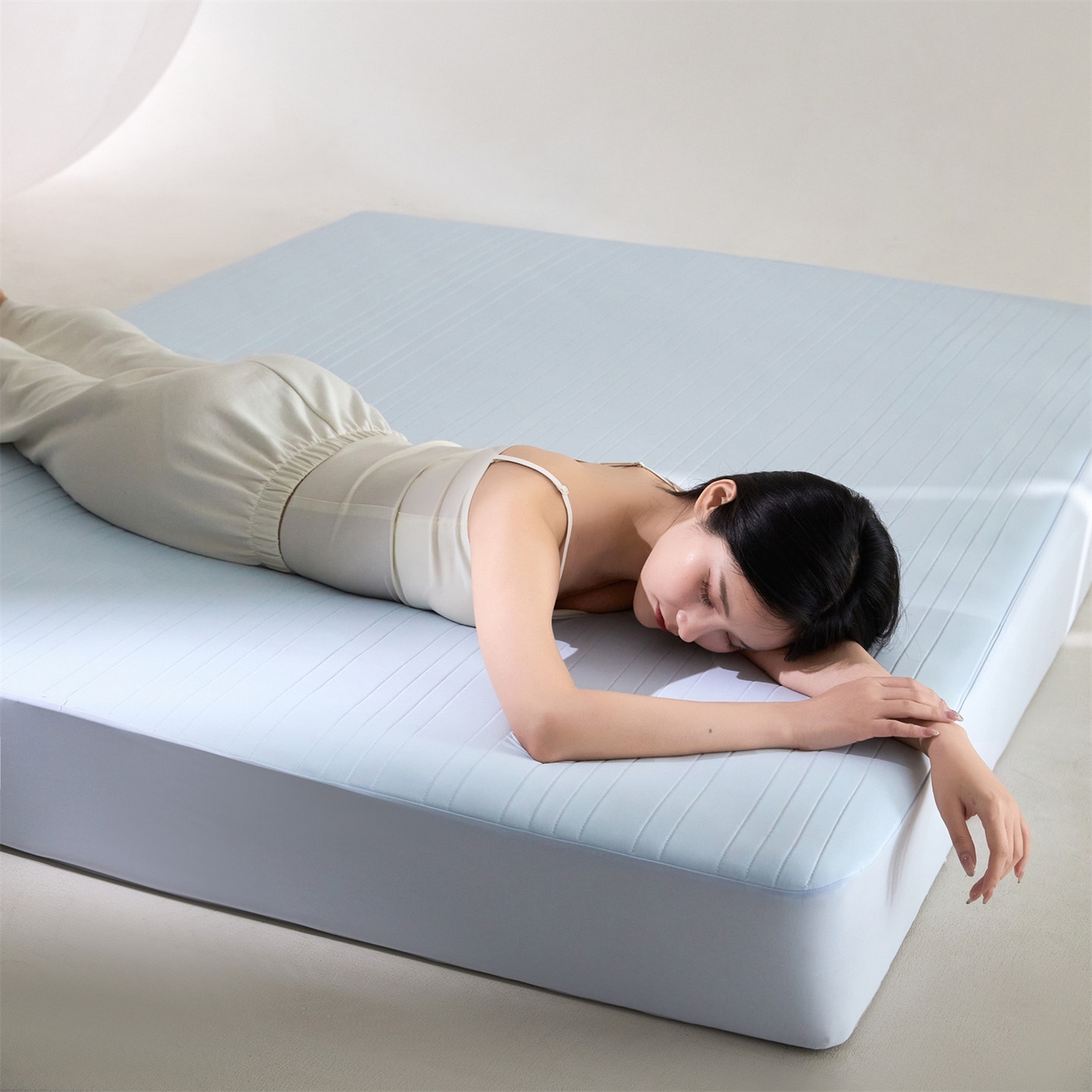 91家纺网 家纺一手货源 找家纺 头等舱 2026新款锦氨A类深睡无胶透气自然凉感床笠软凉席 软凉席-浅灰蓝