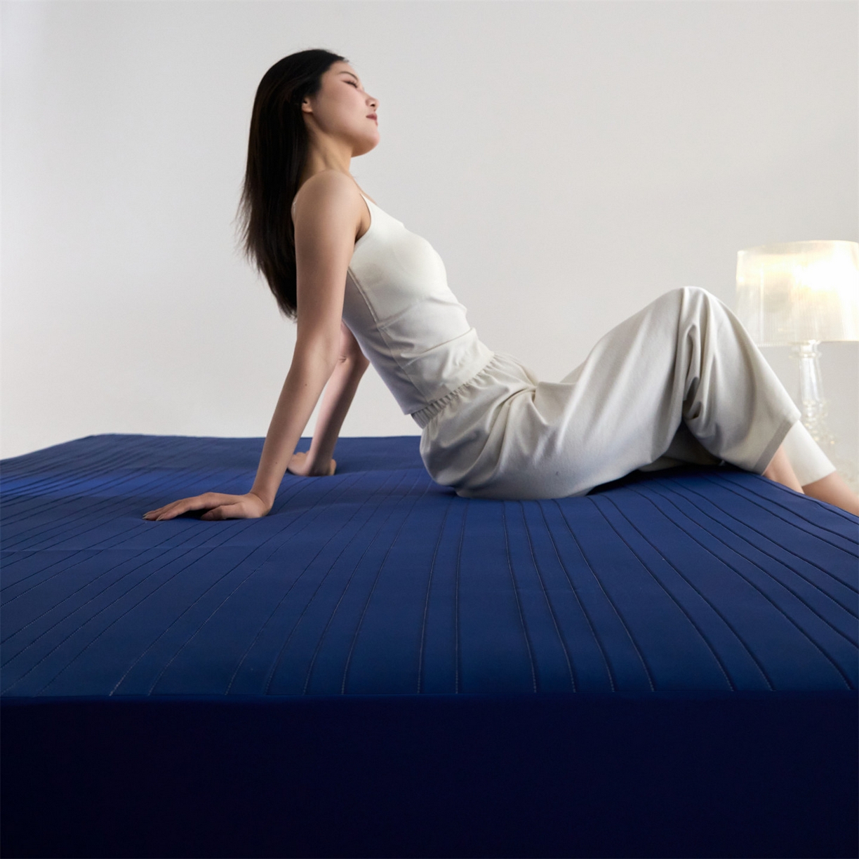 91家纺网 家纺一手货源 找家纺 头等舱 2026新款锦氨A类深睡无胶透气自然凉感床笠软凉席 软凉席-深空蓝