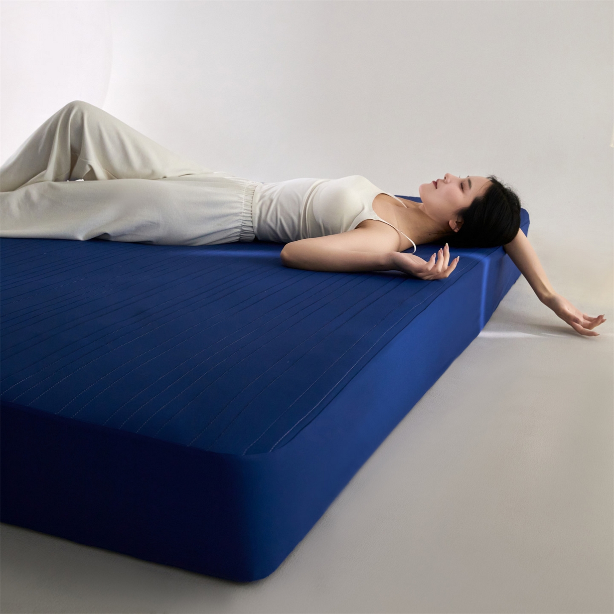 91家纺网 家纺一手货源 找家纺 头等舱 2026新款锦氨A类深睡无胶透气自然凉感床笠软凉席 软凉席-深空蓝