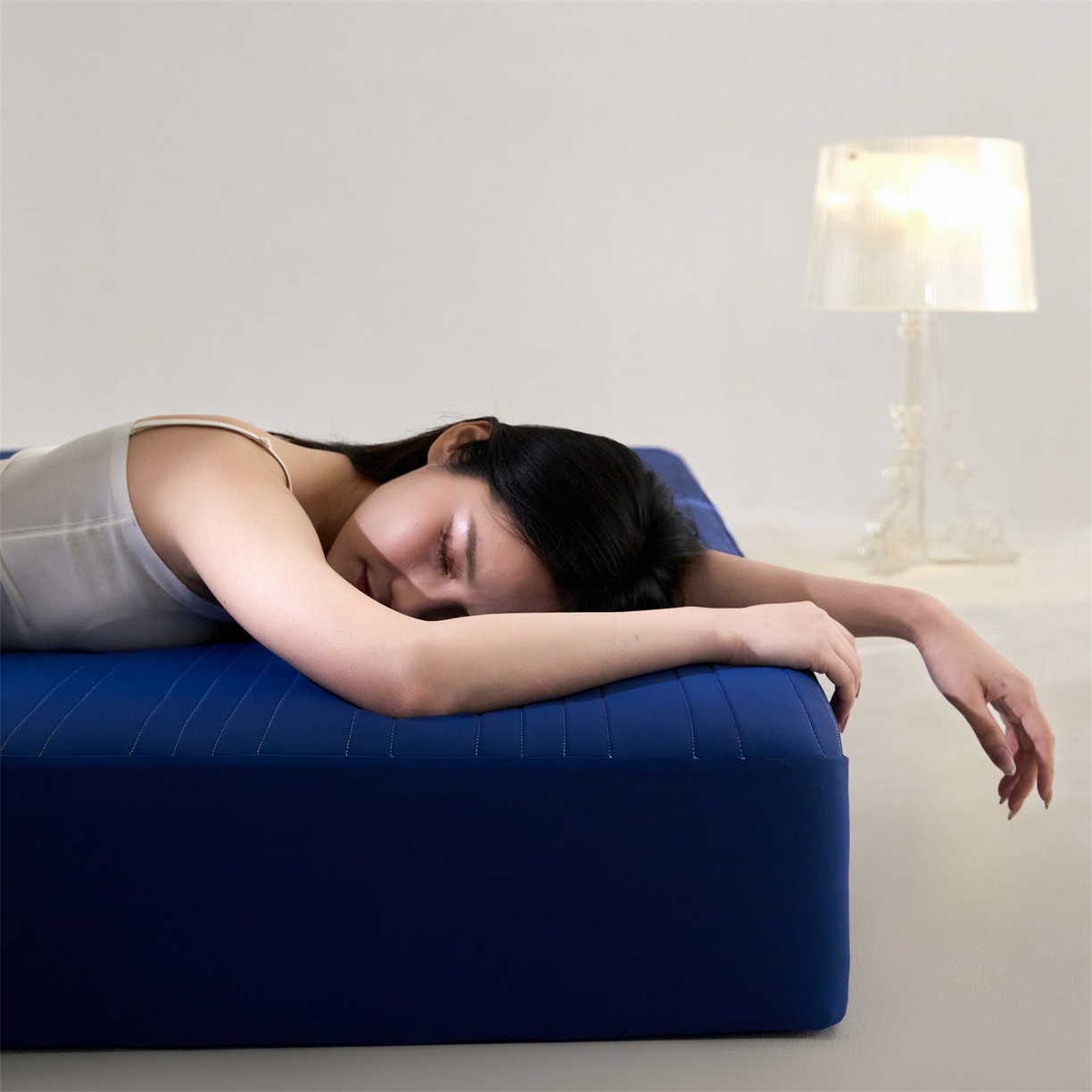 91家纺网 家纺一手货源 找家纺 头等舱 2026新款锦氨A类深睡无胶透气自然凉感床笠软凉席 软凉席-深空蓝