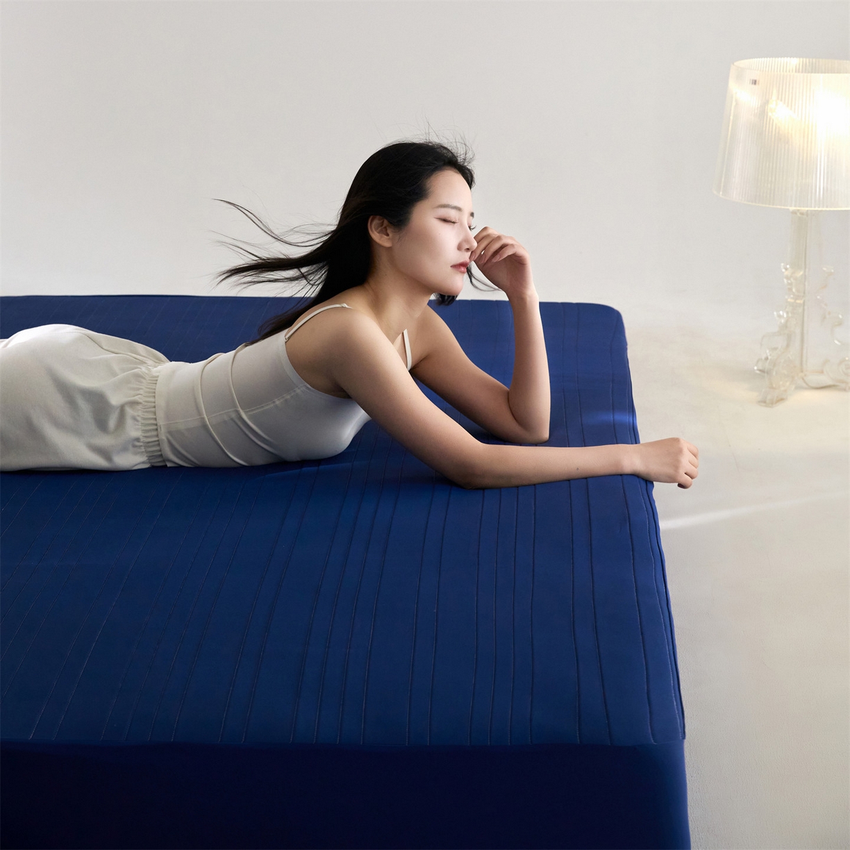 91家纺网 家纺一手货源 找家纺 头等舱 2026新款锦氨A类深睡无胶透气自然凉感床笠软凉席 软凉席-深空蓝