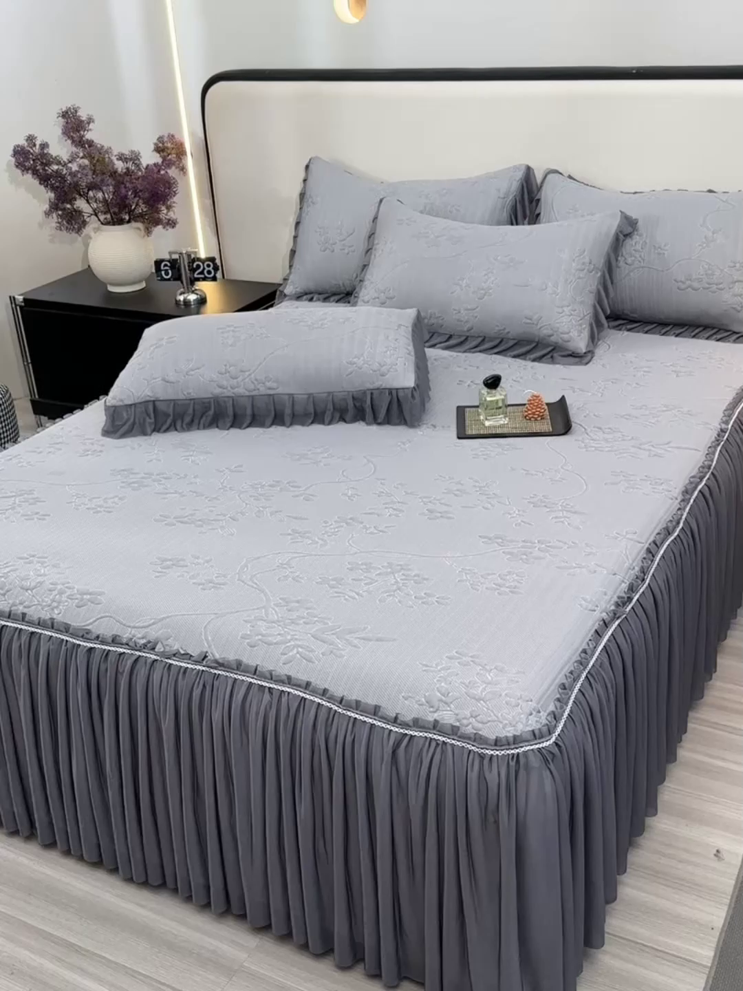 91家纺网 家纺一手货源 找家纺 星窝家纺 2026新款冰豆豆床裙款凉席 灰枝凝香