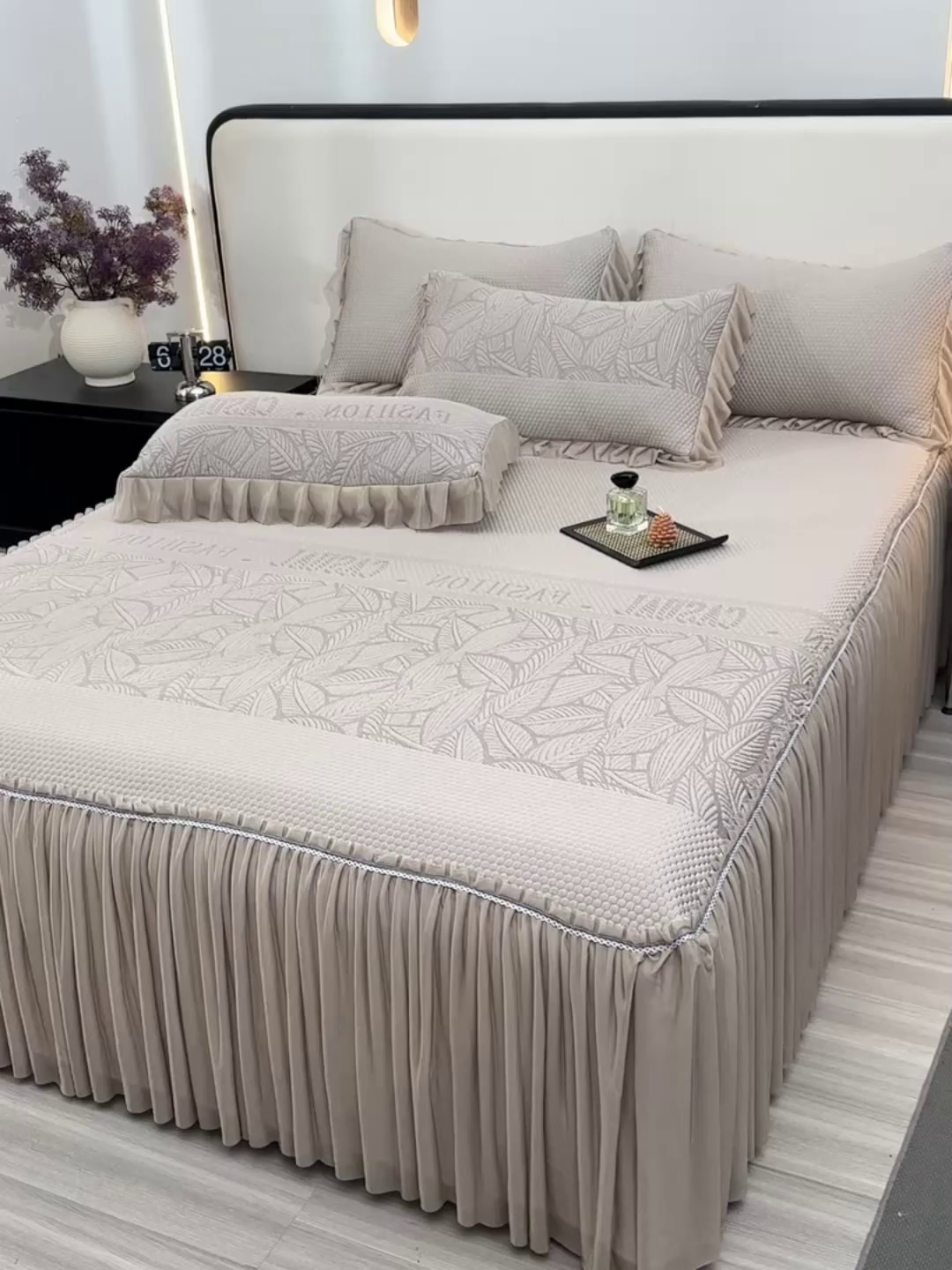 91家纺网 家纺一手货源 找家纺 星窝家纺 2026新款冰豆豆床裙款凉席 林间棕影