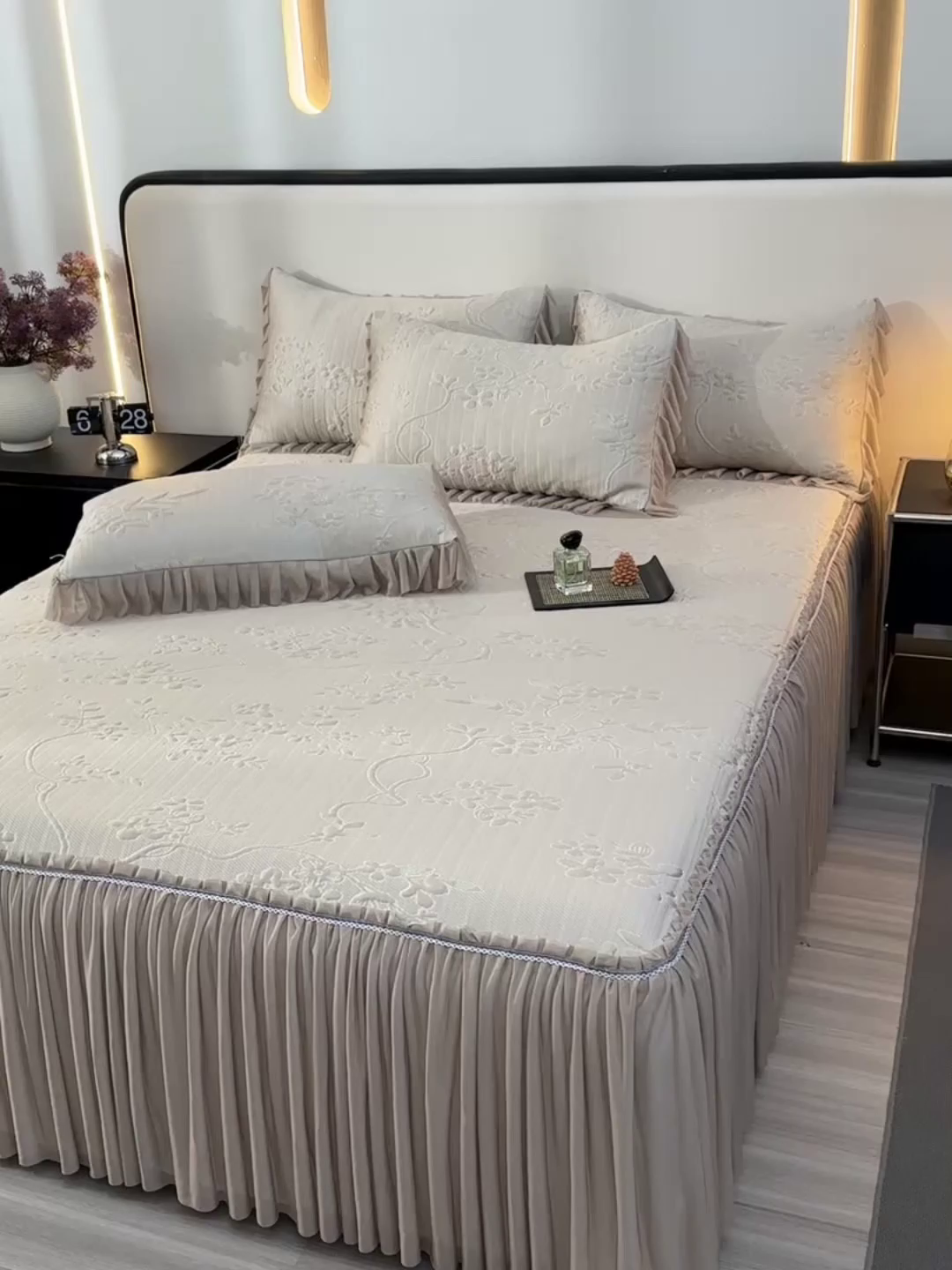 91家纺网 家纺一手货源 找家纺 星窝家纺 2026新款冰豆豆床裙款凉席 素锦花蔓