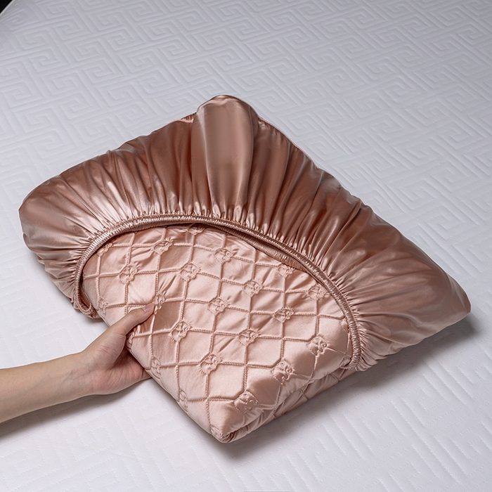 91家纺网 家纺一手货源 找家纺 阿那亚 2026新款冰萃凉感硅胶凉席三件套夏被四件套 玫瑰粉