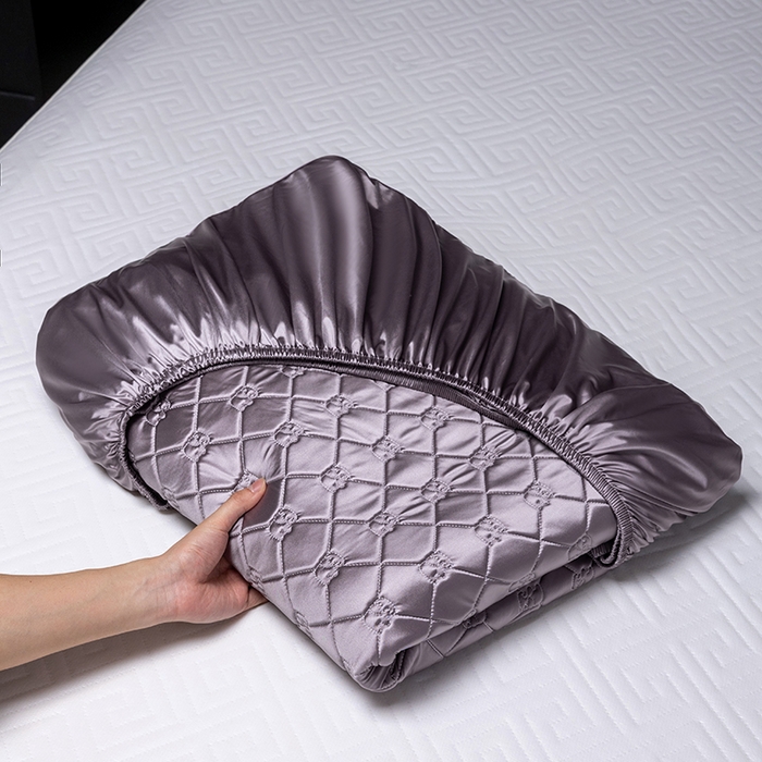 91家纺网 家纺一手货源 找家纺 阿那亚 2026新款冰萃凉感硅胶凉席三件套夏被四件套 凝夜紫