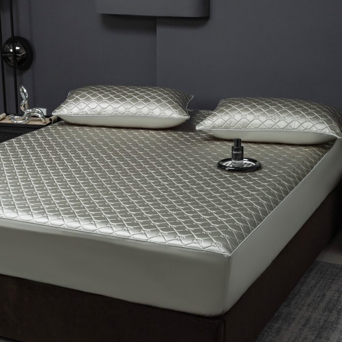 91家纺网 家纺一手货源 找家纺 阿那亚 2026新款冰萃凉感硅胶凉席三件套夏被四件套 松茶灰