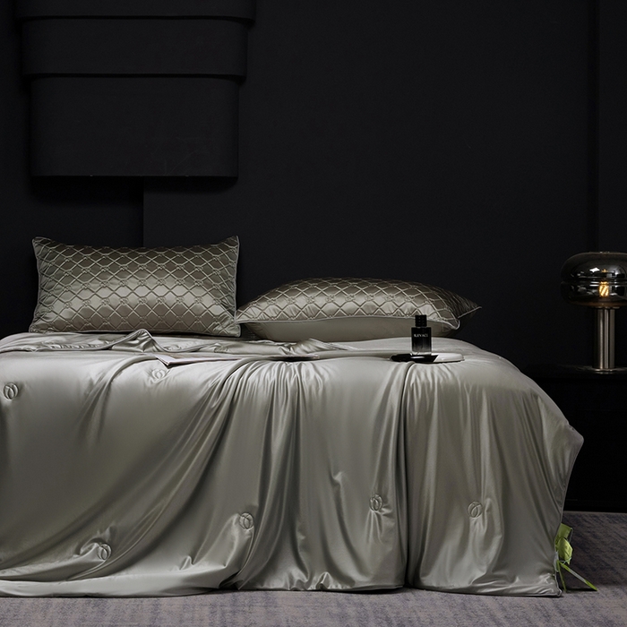 91家纺网 家纺一手货源 找家纺 阿那亚 2026新款冰萃凉感硅胶凉席三件套夏被四件套 松茶灰