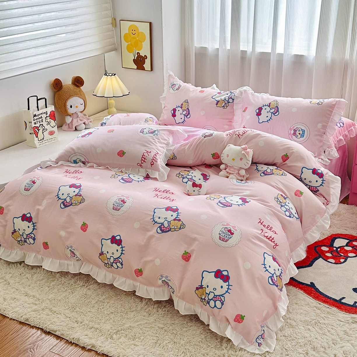 91家纺网 家纺一手货源 找家纺 玉元坊 2026新款三丽鸥正版授权凯蒂KT猫儿童卡通全棉纯棉床单床笠床裙花边被套三四件套 KT和熊粉-白花边款