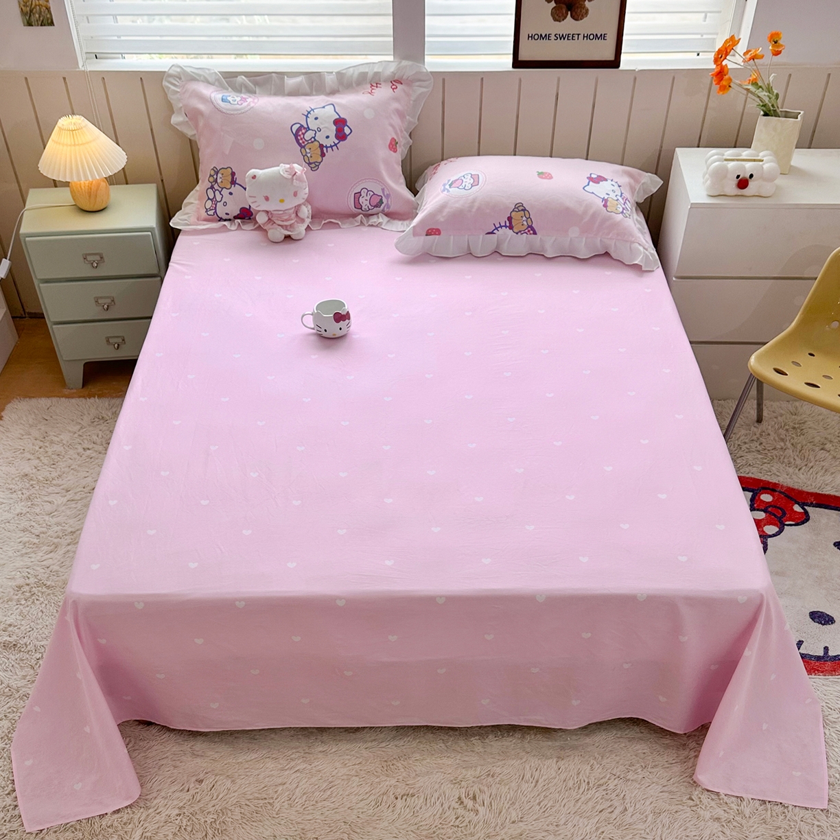 91家纺网 家纺一手货源 找家纺 玉元坊 2026新款三丽鸥正版授权凯蒂KT猫儿童卡通全棉纯棉床单床笠床裙花边被套三四件套 KT和熊粉-白花边款