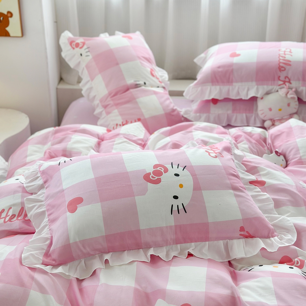 91家纺网 家纺一手货源 找家纺 玉元坊 2026新款三丽鸥正版授权凯蒂KT猫儿童卡通全棉纯棉床单床笠床裙花边被套三四件套 告白KT猫-白花边款