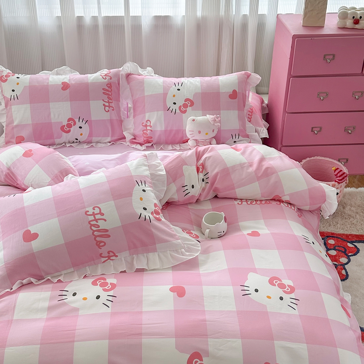 91家纺网 家纺一手货源 找家纺 玉元坊 2026新款三丽鸥正版授权凯蒂KT猫儿童卡通全棉纯棉床单床笠床裙花边被套三四件套 告白KT猫-白花边款