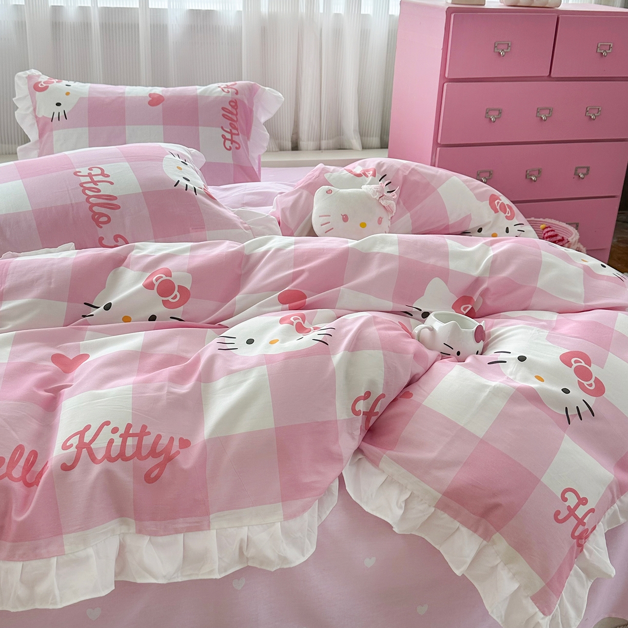 91家纺网 家纺一手货源 找家纺 玉元坊 2026新款三丽鸥正版授权凯蒂KT猫儿童卡通全棉纯棉床单床笠床裙花边被套三四件套 告白KT猫-白花边款
