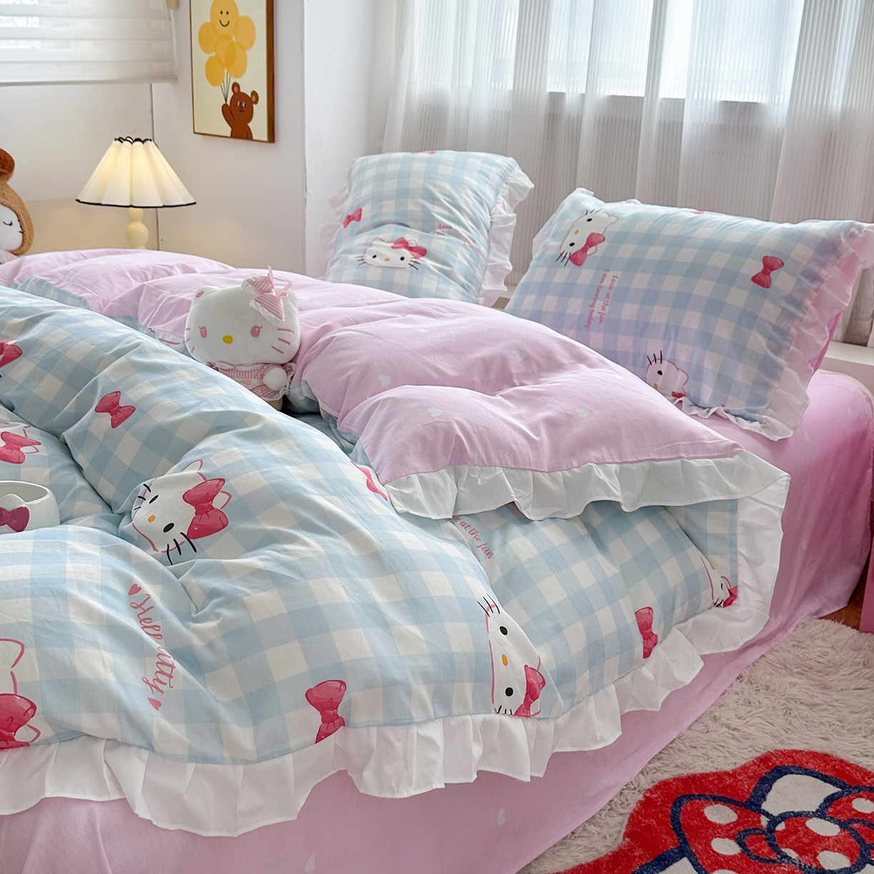 91家纺网 家纺一手货源 找家纺 玉元坊 2026新款三丽鸥正版授权凯蒂KT猫儿童卡通全棉纯棉床单床笠床裙花边被套三四件套 乖巧KT-白花边款