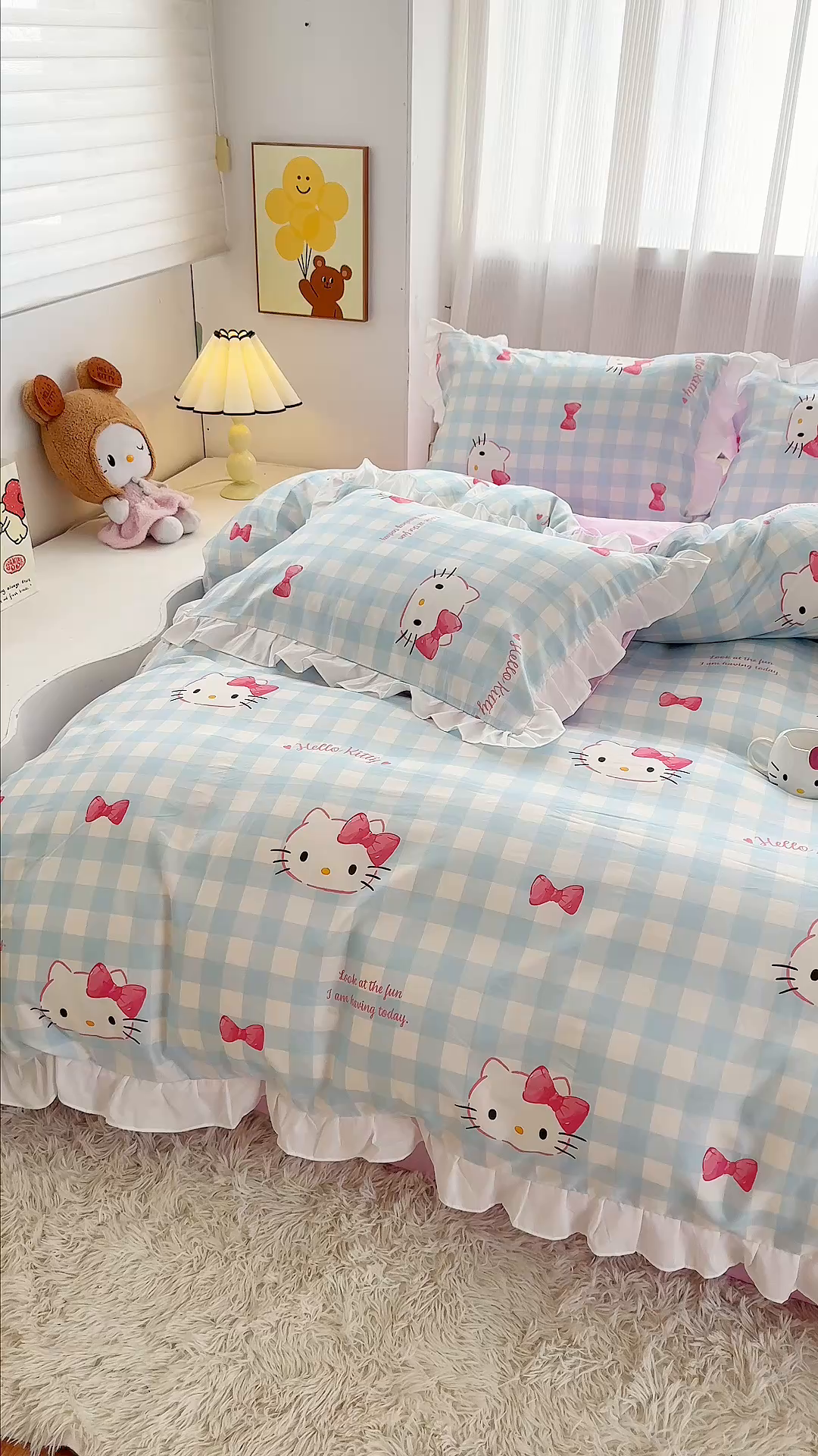 91家纺网 家纺一手货源 找家纺 玉元坊 2026新款三丽鸥正版授权凯蒂KT猫儿童卡通全棉纯棉床单床笠床裙花边被套三四件套 乖巧KT-白花边款