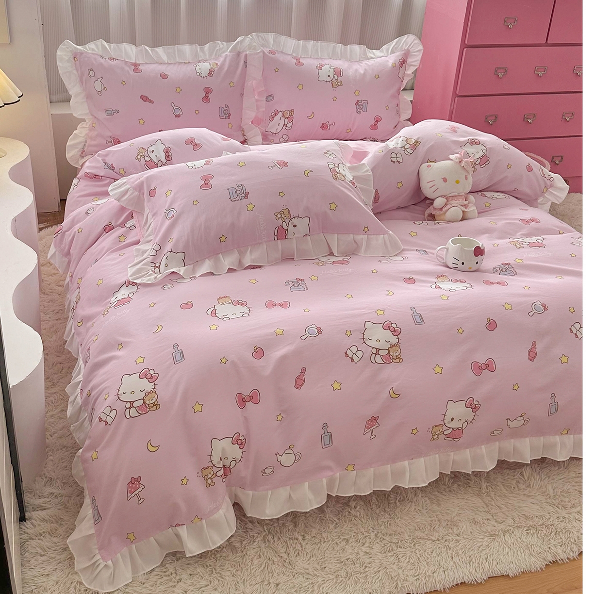 91家纺网 家纺一手货源 找家纺 玉元坊 2026新款三丽鸥正版授权凯蒂KT猫儿童卡通全棉纯棉床单床笠床裙花边被套三四件套 美美凯蒂 花边款