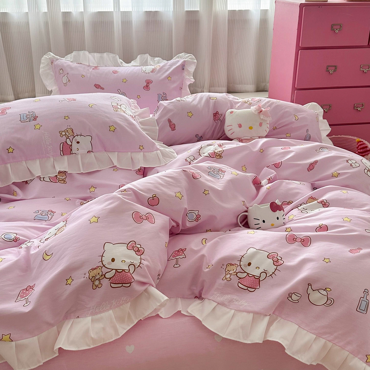 91家纺网 家纺一手货源 找家纺 玉元坊 2026新款三丽鸥正版授权凯蒂KT猫儿童卡通全棉纯棉床单床笠床裙花边被套三四件套 美美凯蒂 花边款