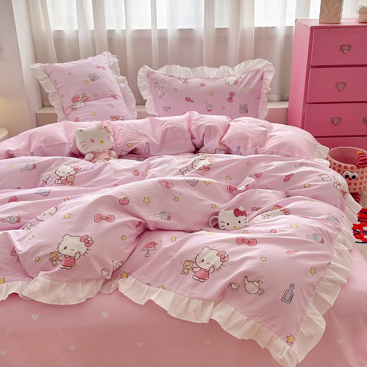 91家纺网 家纺一手货源 找家纺 玉元坊 2026新款三丽鸥正版授权凯蒂KT猫儿童卡通全棉纯棉床单床笠床裙花边被套三四件套 美美凯蒂 花边款