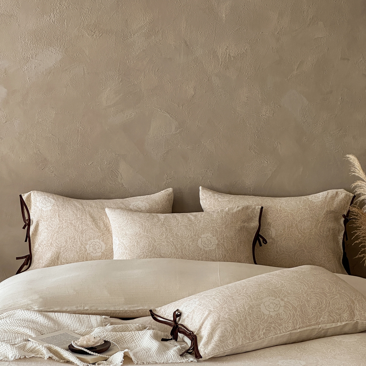 91家纺网 家纺一手货源 找家纺 爱丽丝 2026新款云树里包边系带棉麻四件套 山茶不芜