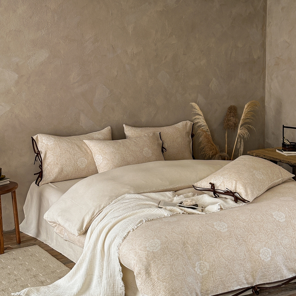 91家纺网 家纺一手货源 找家纺 爱丽丝 2026新款云树里包边系带棉麻四件套 山茶不芜