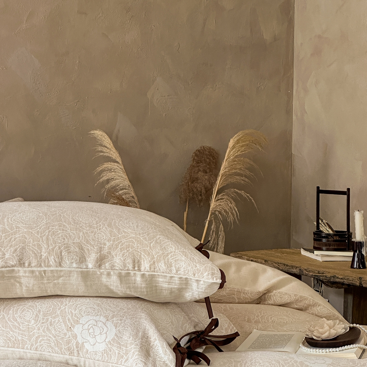 91家纺网 家纺一手货源 找家纺 爱丽丝 2026新款云树里包边系带棉麻四件套 山茶不芜