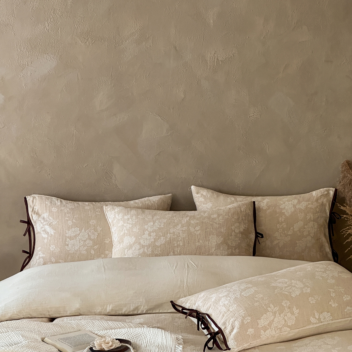 91家纺网 家纺一手货源 找家纺 爱丽丝 2026新款云树里包边系带棉麻四件套 素棠清欢