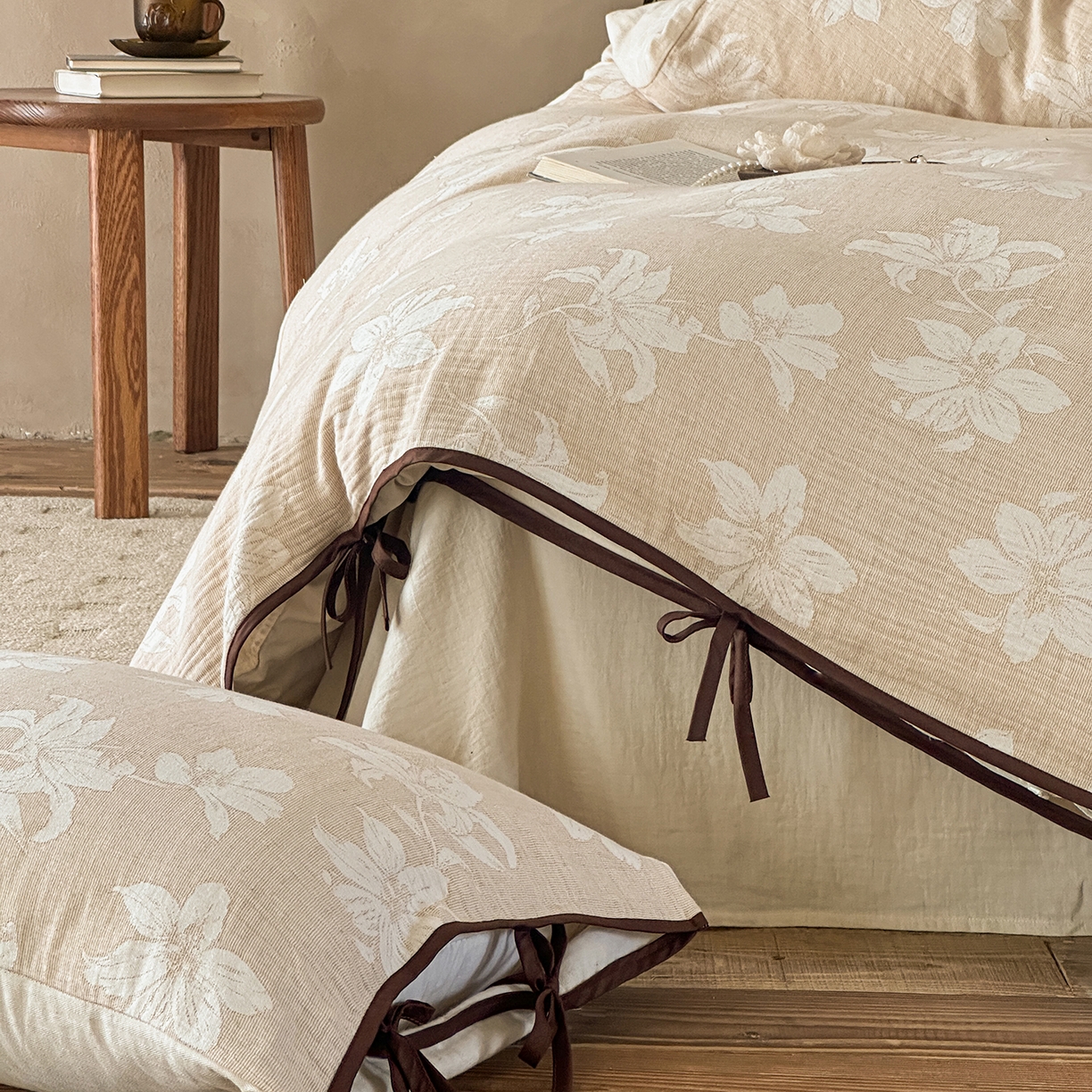 91家纺网 家纺一手货源 找家纺 爱丽丝 2026新款云树里包边系带棉麻四件套 锦禾长安