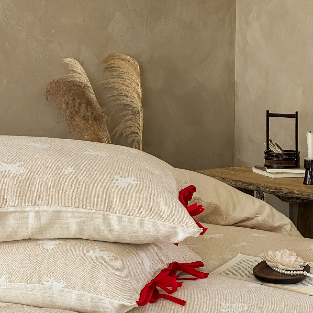 91家纺网 家纺一手货源 找家纺 爱丽丝 2026新款云树里包边系带棉麻四件套 一马当先