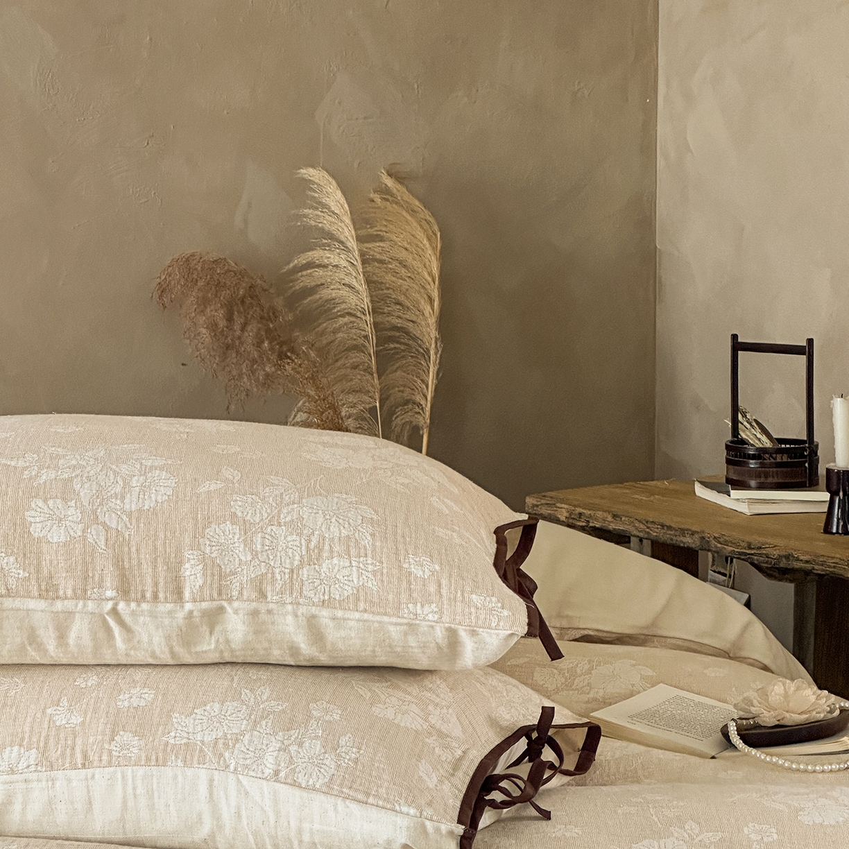 91家纺网 家纺一手货源 找家纺 爱丽丝 2026新款云树里包边系带棉麻四件套 素棠清欢