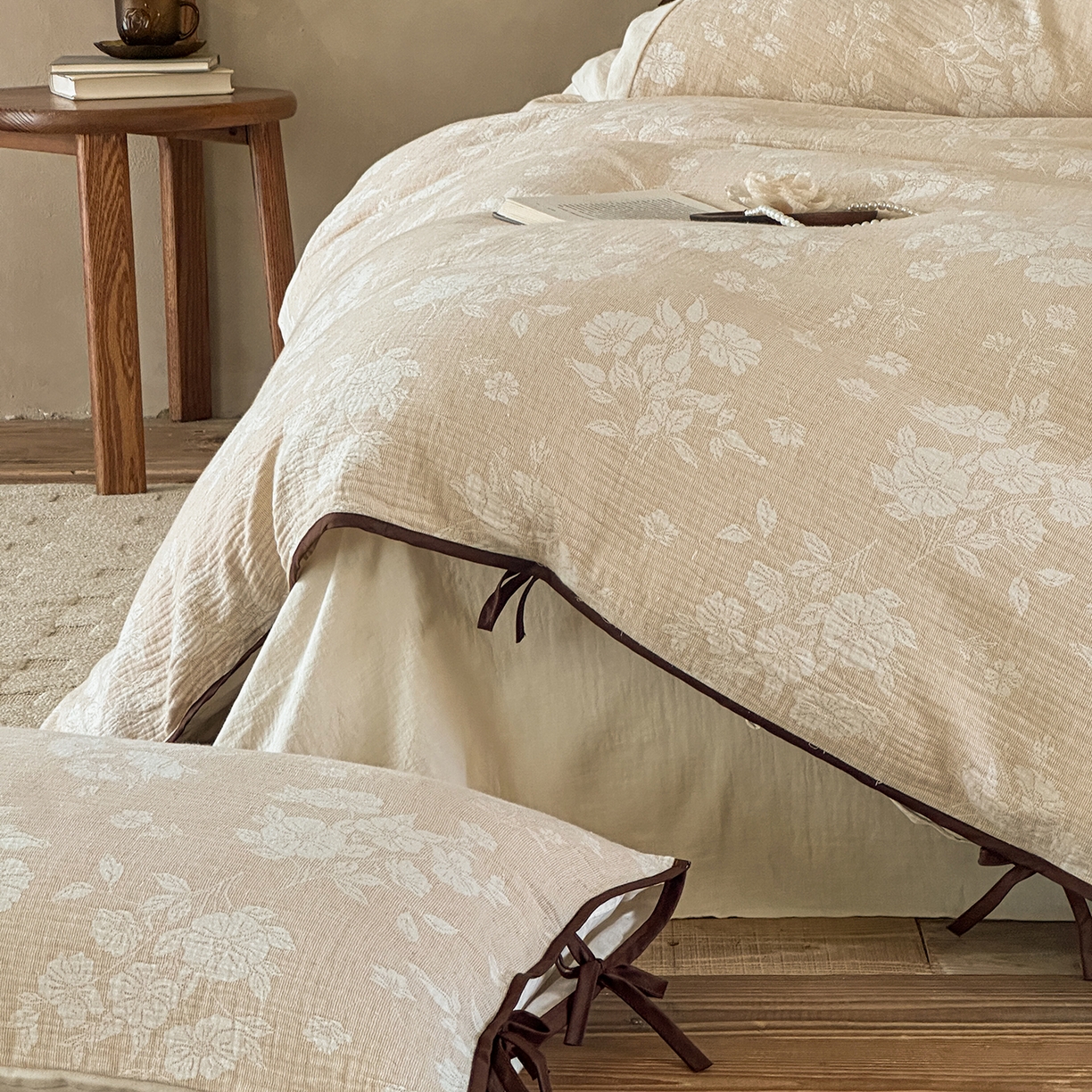 91家纺网 家纺一手货源 找家纺 爱丽丝 2026新款云树里包边系带棉麻四件套 素棠清欢