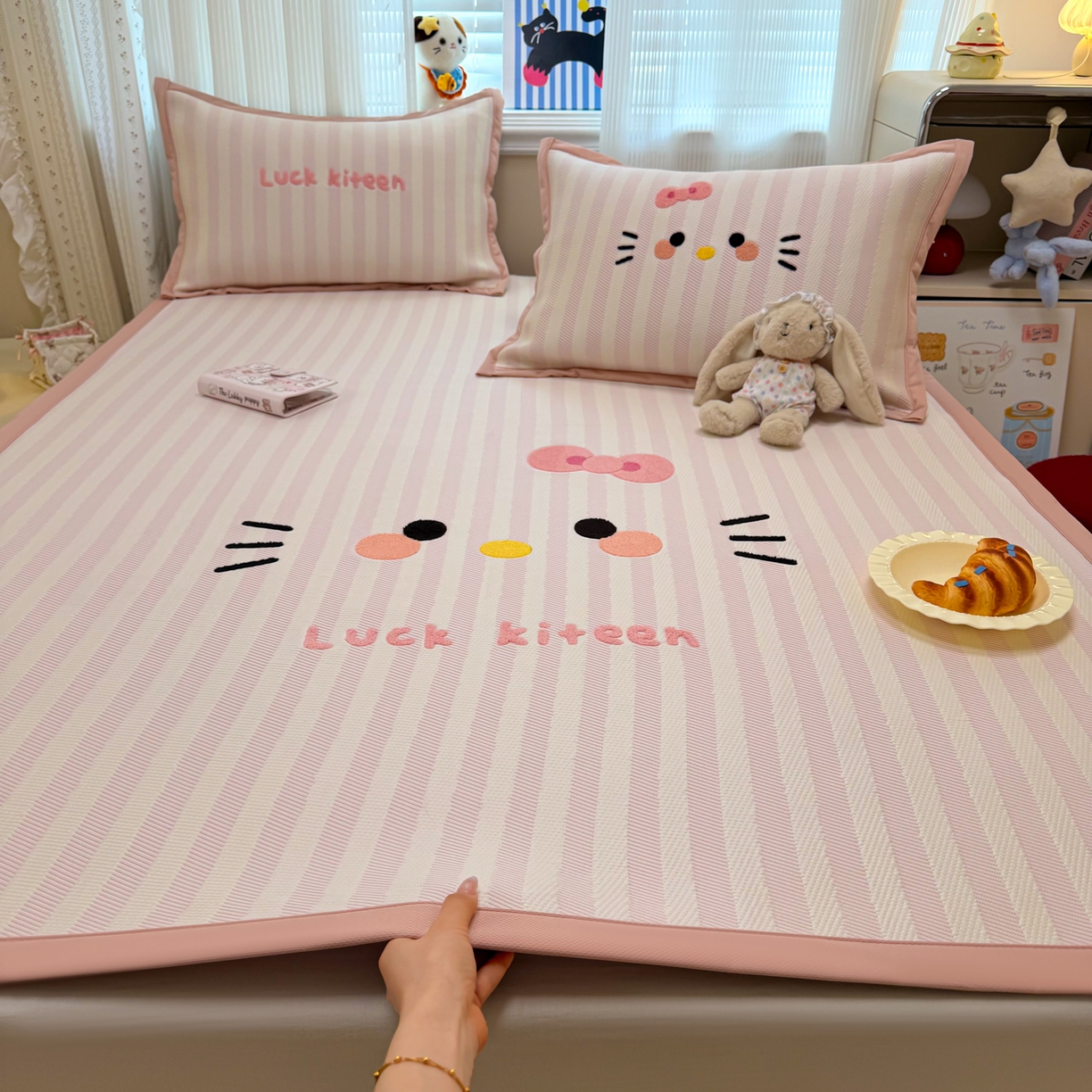 91家纺网 家纺一手货源 找家纺 （总）懒猫家纺 2026新款好运猫毛巾绣PE凉感中分子床席床笠凉席席子