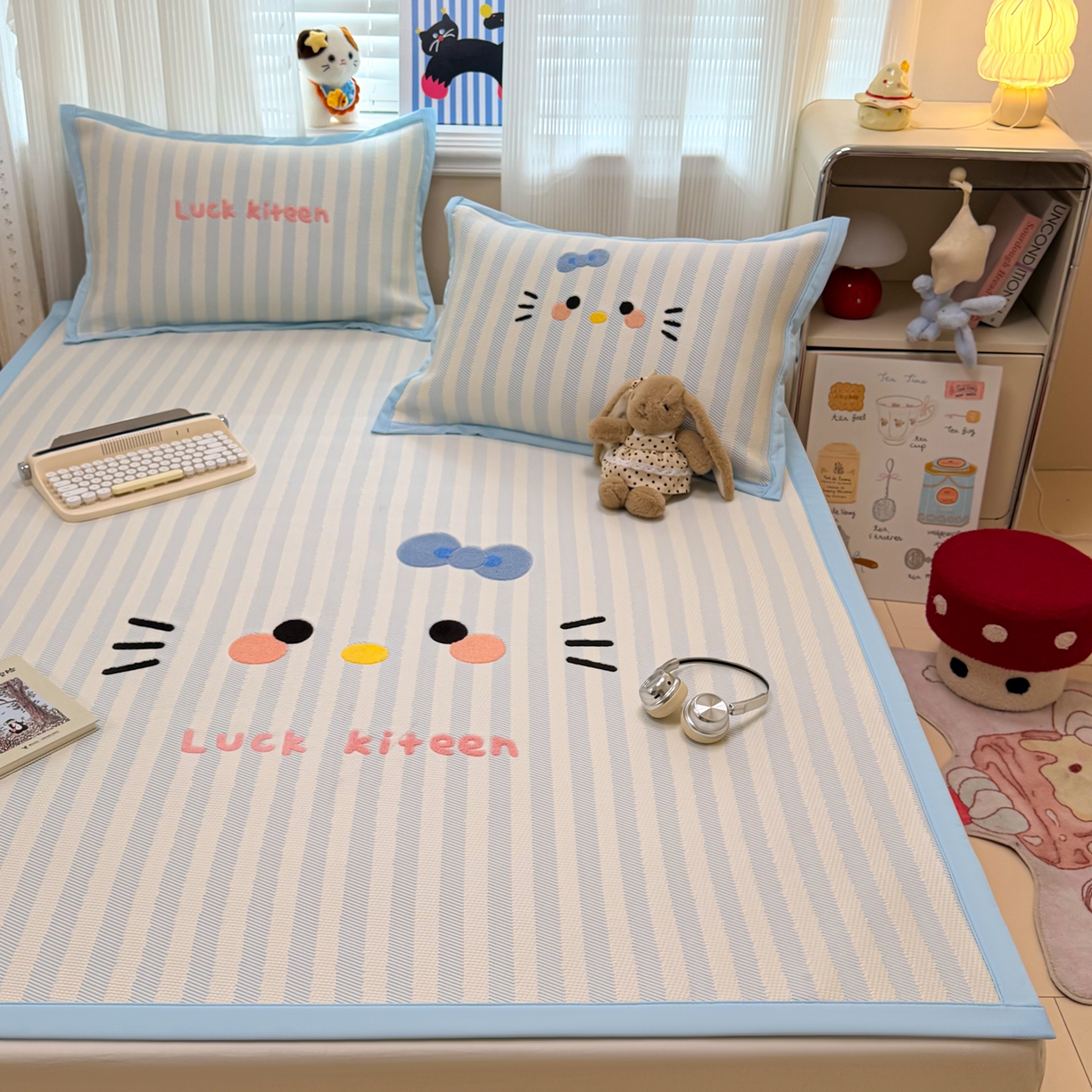 91家纺网 家纺一手货源 找家纺 懒猫家纺 2026新款好运猫毛巾绣PE凉感中分子床席床笠凉席席子 海盐-床席款