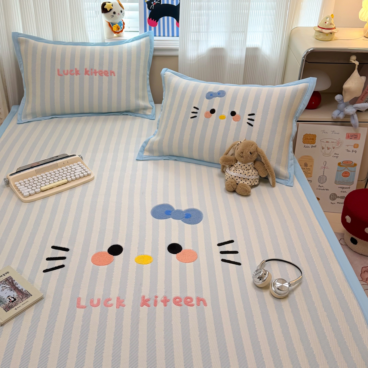 91家纺网 家纺一手货源 找家纺 懒猫家纺 2026新款好运猫毛巾绣PE凉感中分子床席床笠凉席席子 海盐-床席款