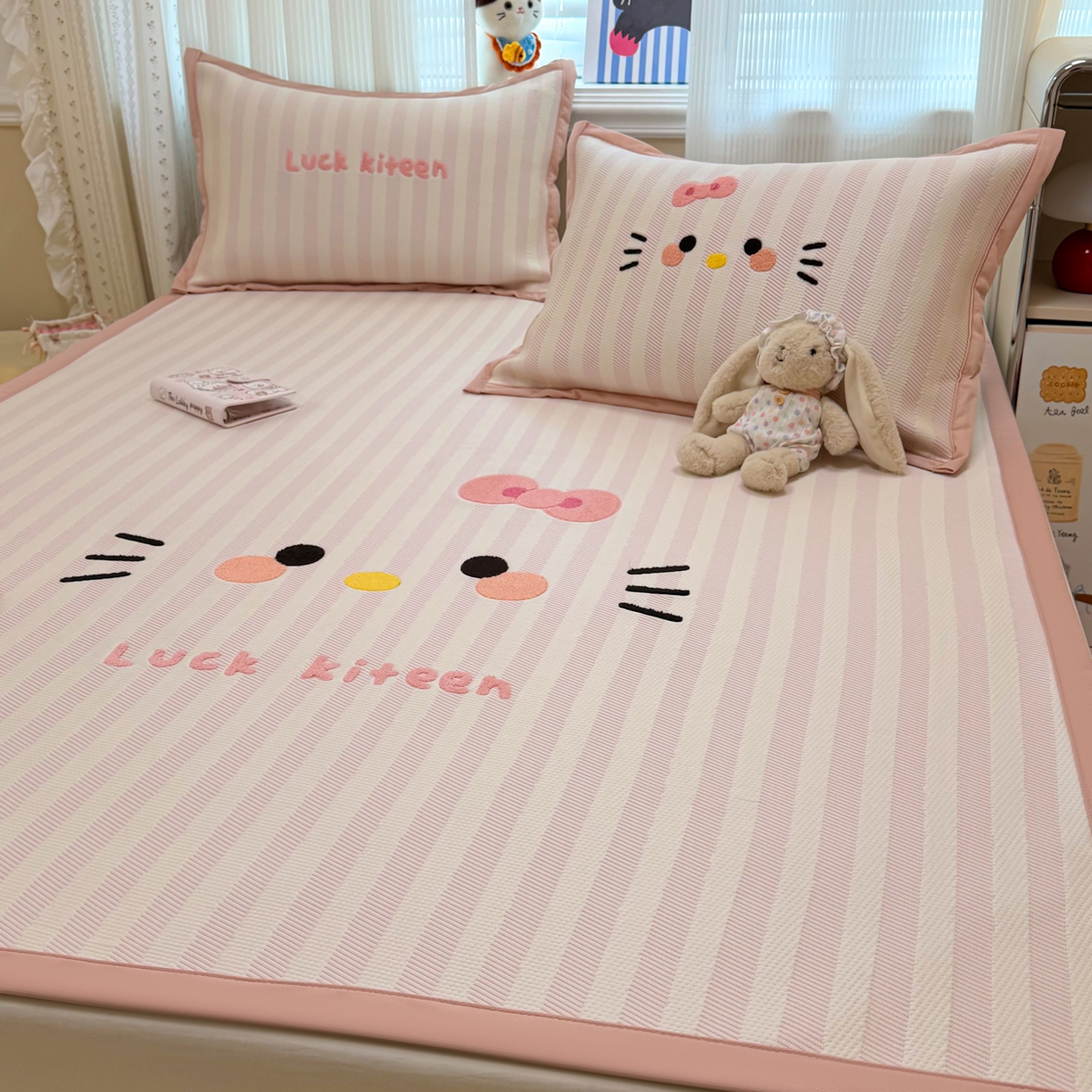 91家纺网 家纺一手货源 找家纺 懒猫家纺 2026新款好运猫毛巾绣PE凉感中分子床席床笠凉席席子 芭乐-床席款