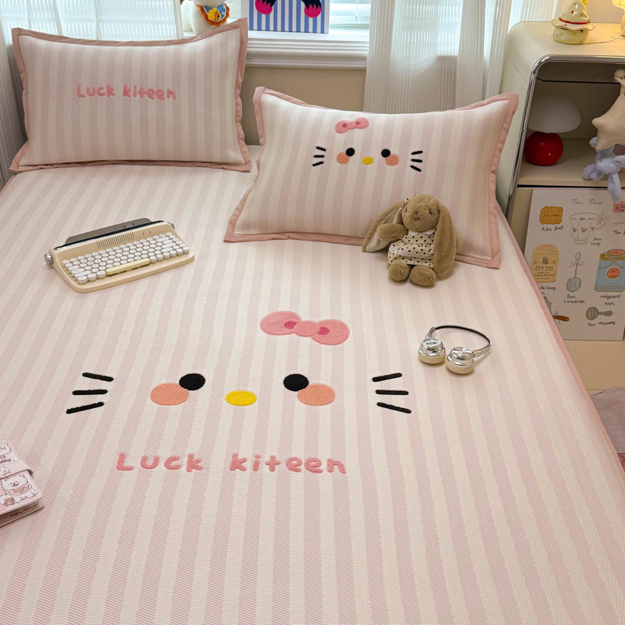 91家纺网 家纺一手货源 找家纺 懒猫家纺 2026新款好运猫毛巾绣PE凉感中分子床席床笠凉席席子 芭乐-床笠款