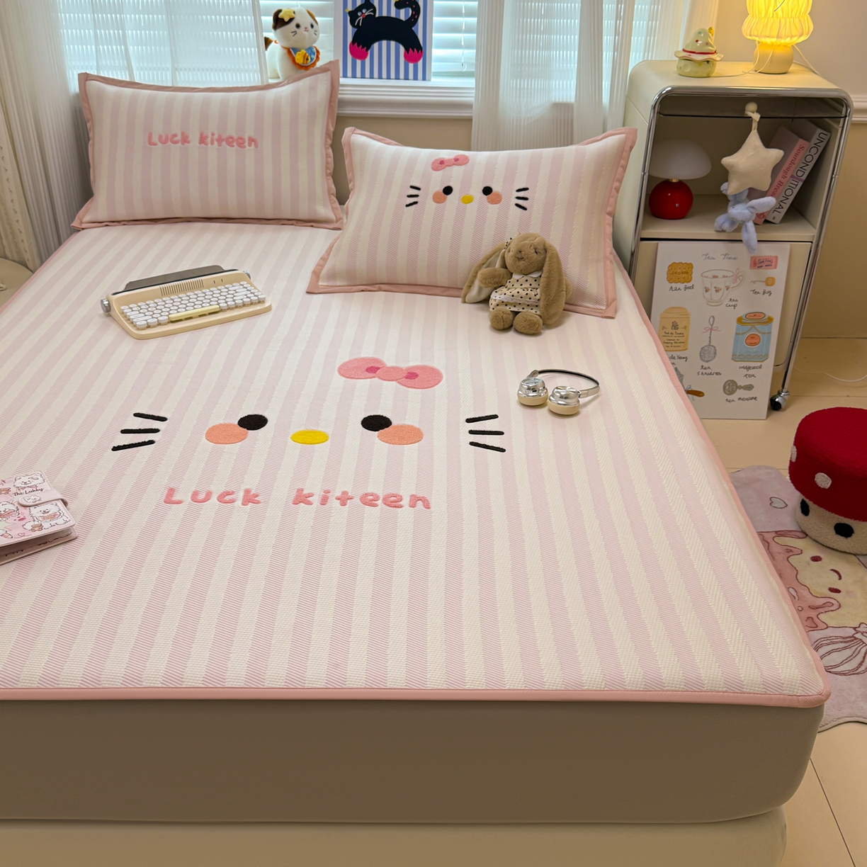 91家纺网 家纺一手货源 找家纺 懒猫家纺 2026新款好运猫毛巾绣PE凉感中分子床席床笠凉席席子 芭乐-床笠款