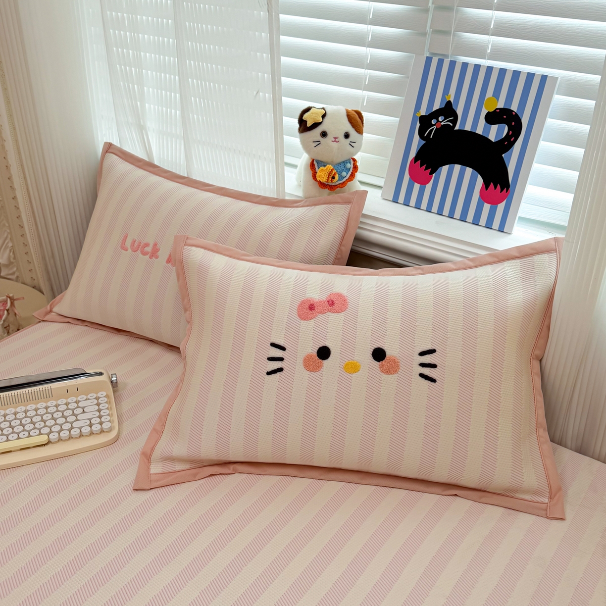 91家纺网 家纺一手货源 找家纺 懒猫家纺 2026新款好运猫毛巾绣PE凉感中分子床席床笠凉席席子 芭乐-床笠款