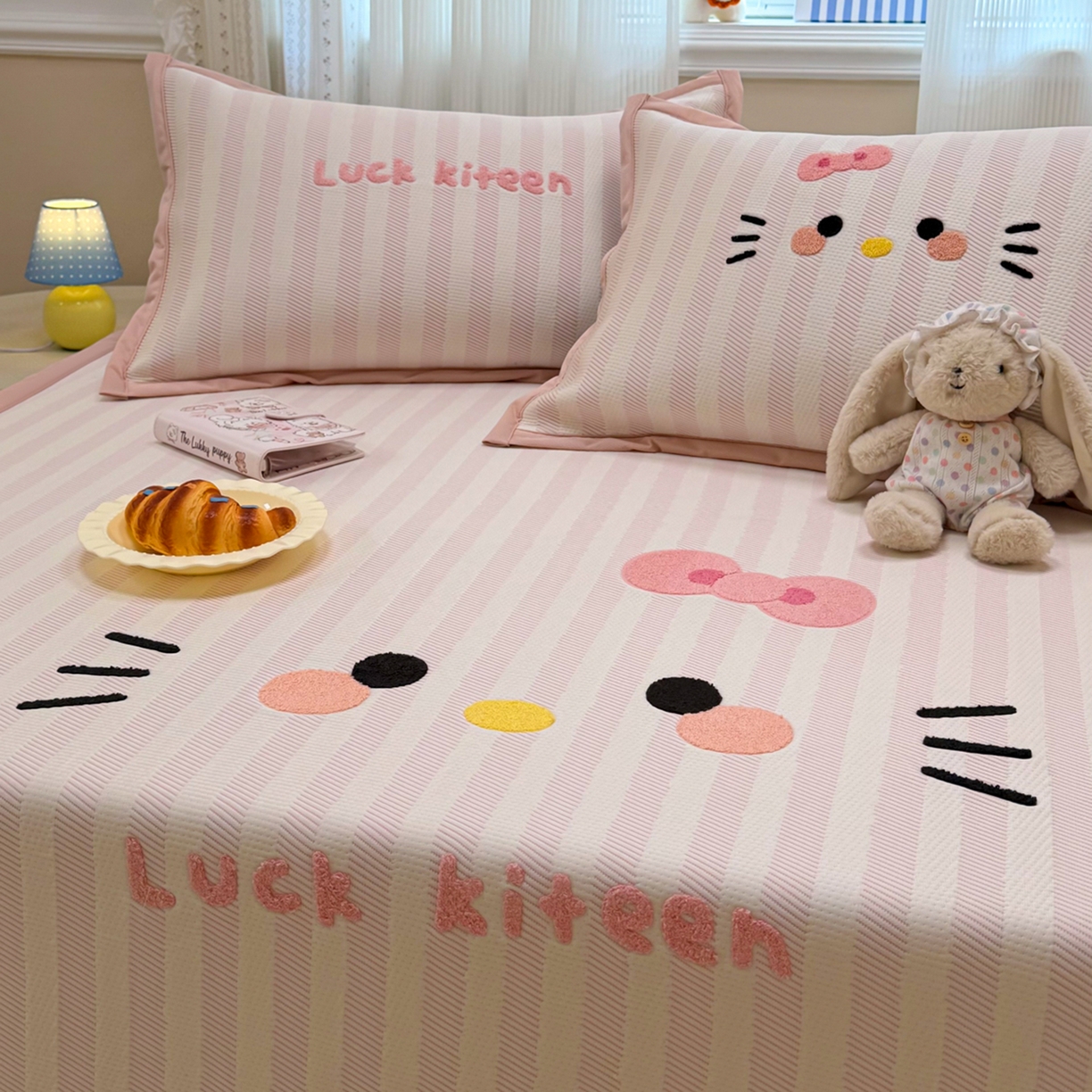 91家纺网 家纺一手货源 找家纺 懒猫家纺 2026新款好运猫毛巾绣PE凉感中分子床席床笠凉席席子 芭乐-床席款