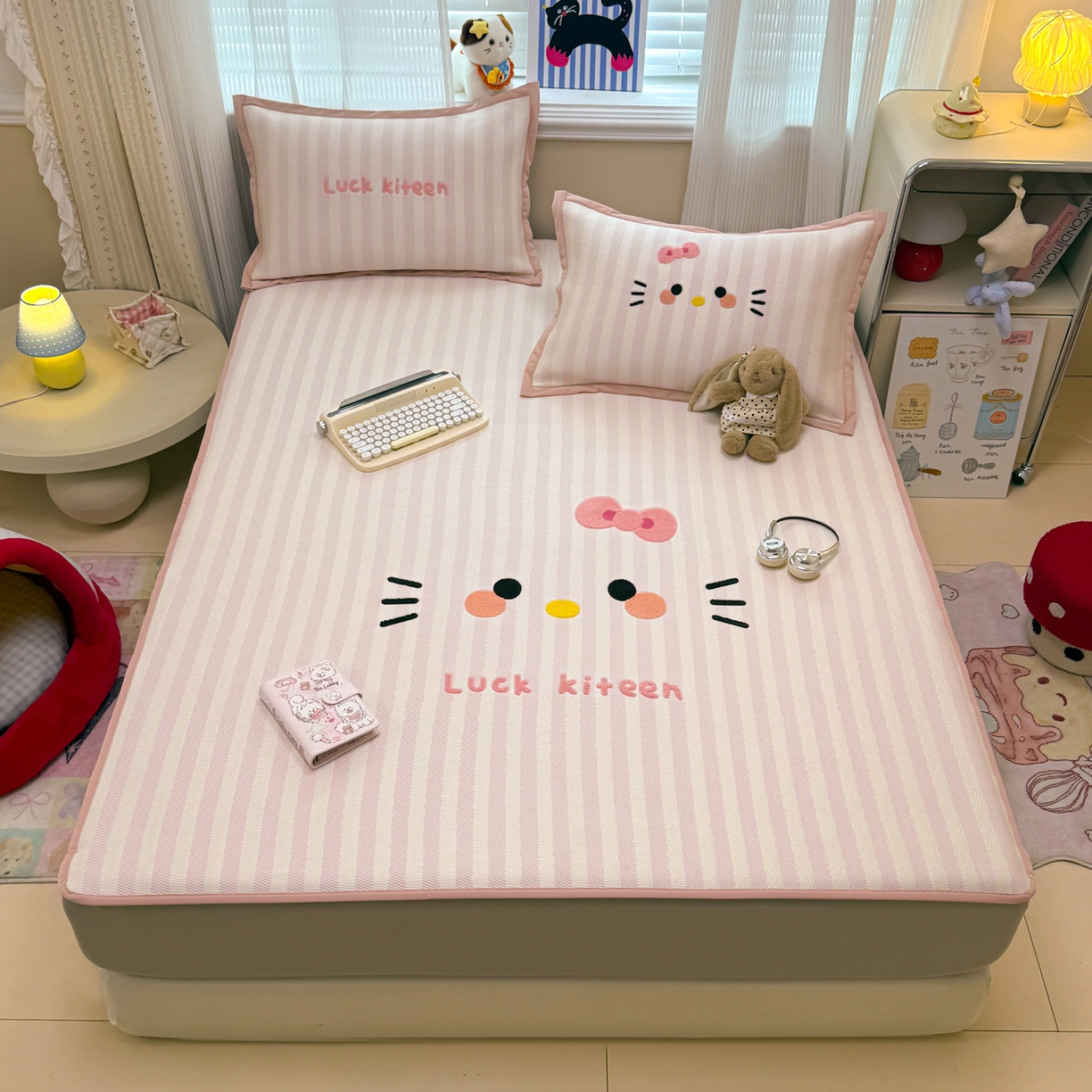 91家纺网 家纺一手货源 找家纺 懒猫家纺 2026新款好运猫毛巾绣PE凉感中分子床席床笠凉席席子 芭乐-床笠款